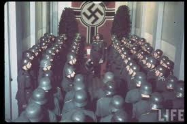 L'exèrcit alemany ocupa Àustria i l'annexiona.