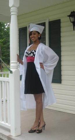 Hace tres años que me gradué de colegio.