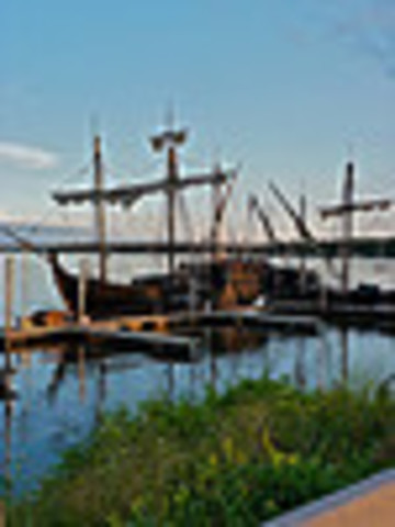 Nina arrives in Palos; Pinta arrives few hours later