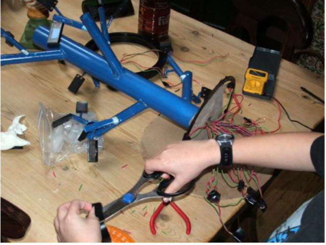 MI PRIMER PROTOTIPO ROBOTI "CIRCUITO DE LUCES PARPADEANTES" QUE POR CIERTO DONDE ESTAAAA¡¡¡¡¡¡