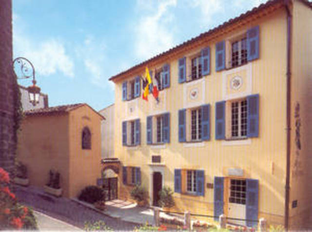 nasce em Villeneuve-Loubet