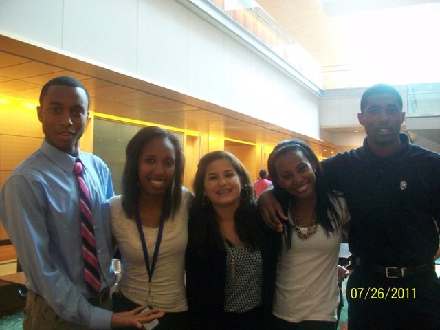 Hace uno años que estudió negocios a la Universidad de Michigan en un programa con el nombre "LEAD"