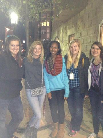 Hace dies días que salió con mis amigas a un casa embrujada por Halloween.