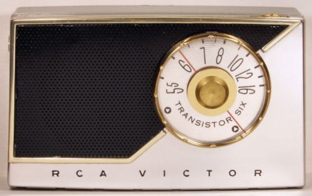 First pocket transmitter radio