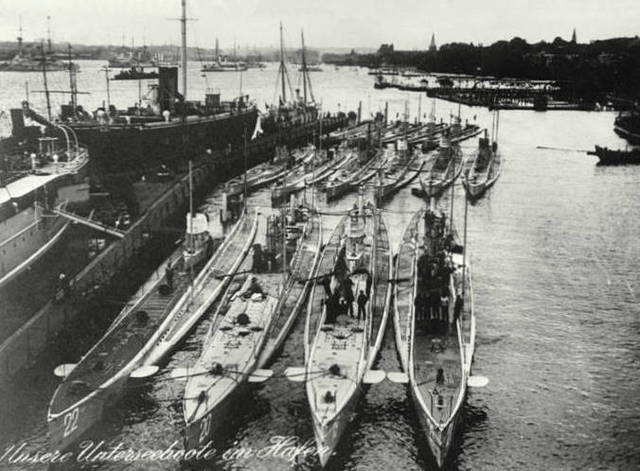 WW1 becomes total war