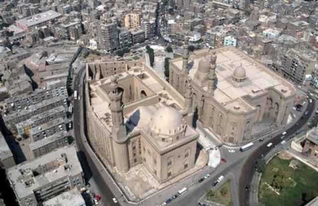 The building of the Sultan Hassan funerary complex