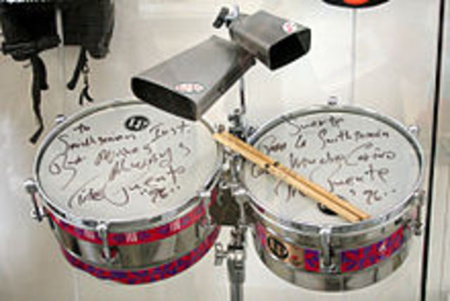 Aprendió tocar Batería