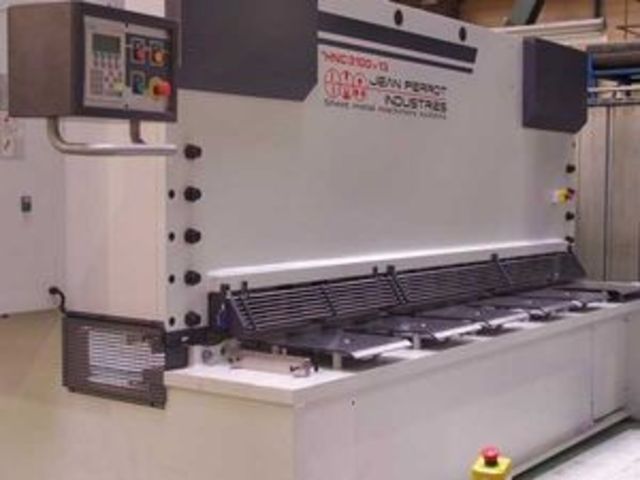 guillotinas modernas con mecanismos automaticos