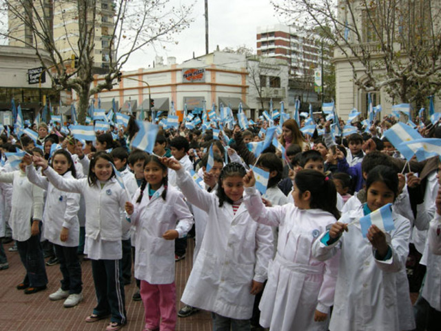 LEY 12361 DECLARA 20 DE JUNIO "DIA DE LA BANDERA"