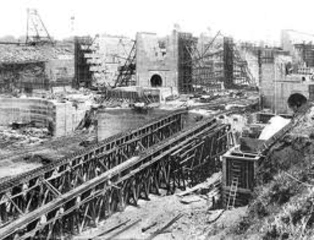 President Woodrow Wilson blasted 1,600 pounds of dynamite to continue building the Panama Canal. The explosion was 4,000 miles away