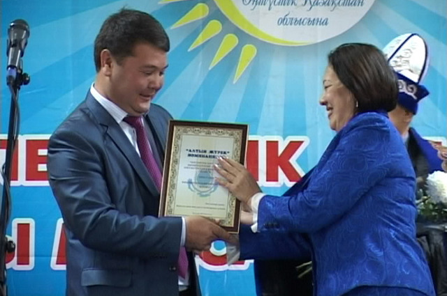 Арайлым 1984 жылы Шымкент қаласында дүниеге келді.