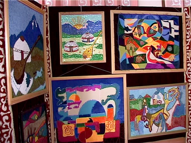 8-наурыз күні інілі болдым. Анам өз мерекесінде бізге де сыйлық жасады