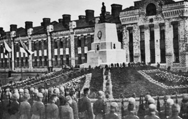 Langenud kadettide mälestussamba avamine Tallinnas