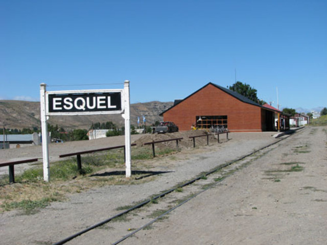Fundó "La Chispa", el primer periódico independiente de la Patagonia.