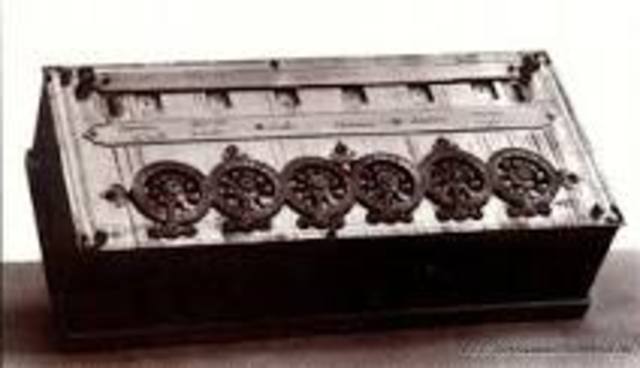 1642: El francés Blaise Pascal (1623-1662) invento y construyo la pascalina, primera sumadora mecánica