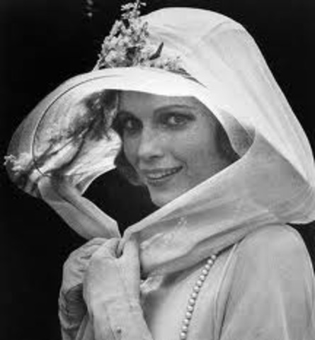 J. Gatz (Gatsby) meets Daisy Buchanon