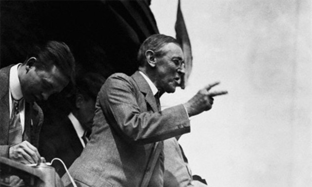President wilson makes a speach