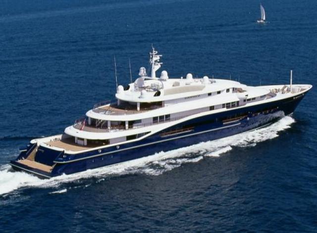 Gatsby starts working for Cody on his yacht.