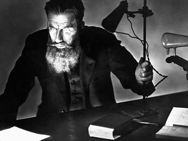 Wilhelm Roentgen discovers X-rays