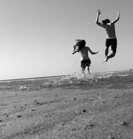 Japanese American Regiment frees prisioners