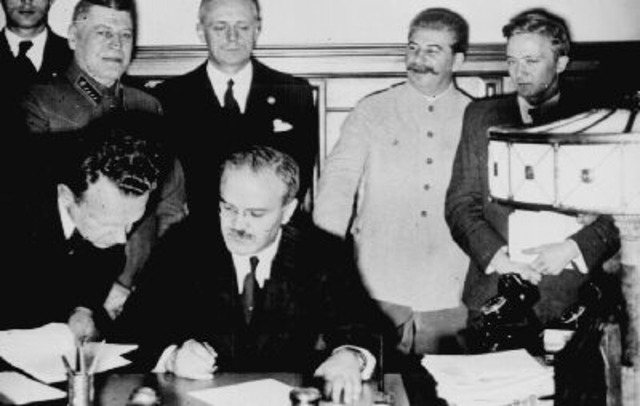 Molotovi-Ribbentropi pakt