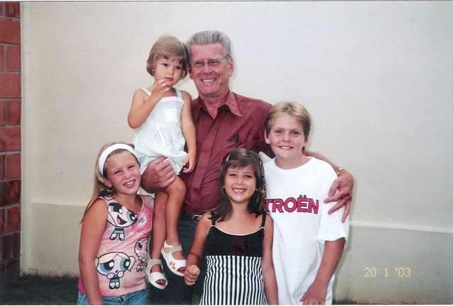 Uma tarde com o vovô Eloir (Camila)