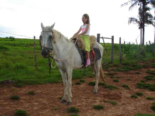 Andando de cavalo (Camila)