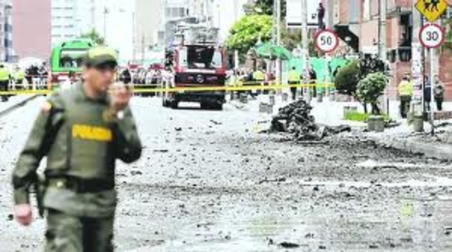 El 12 de agosto de 2010 el país sacudido por un atentado a Caracol Radio