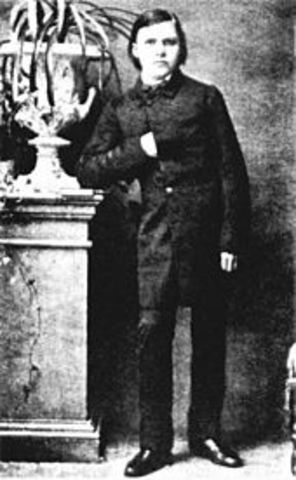 Comienza sus estudios