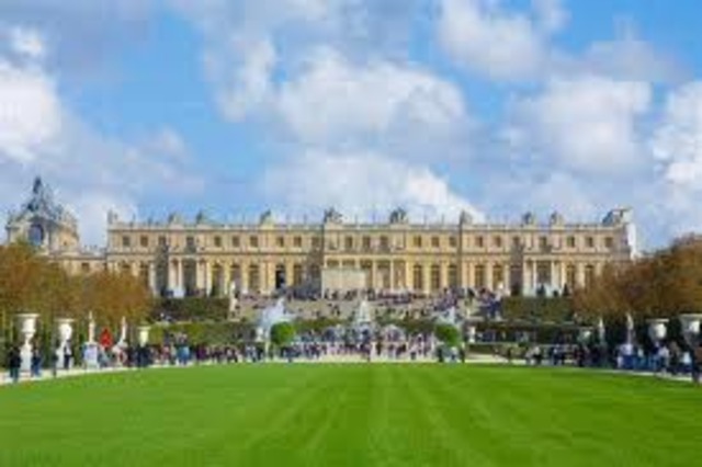 Palace of Versailles became center of political power