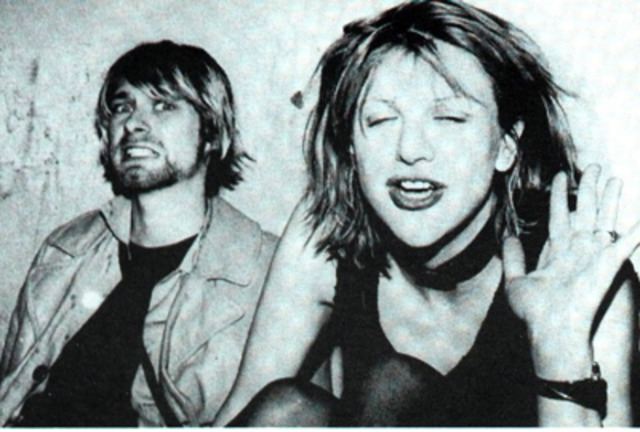 Cobain conoce a Courtney Love