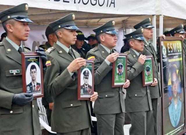 Las FARC entregan a delegados de Chavez y de la Cruz Roja a los ex congrasistas cautivos