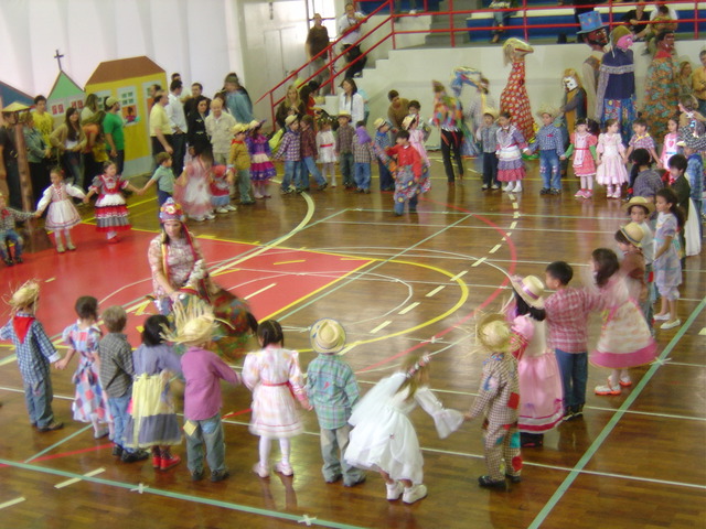 Festa junina no novo colégio