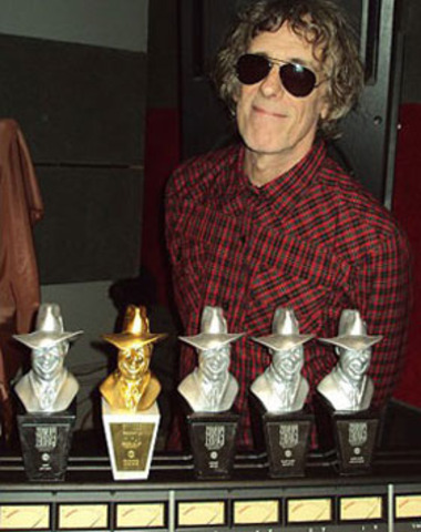 Gana el gardel de oro.