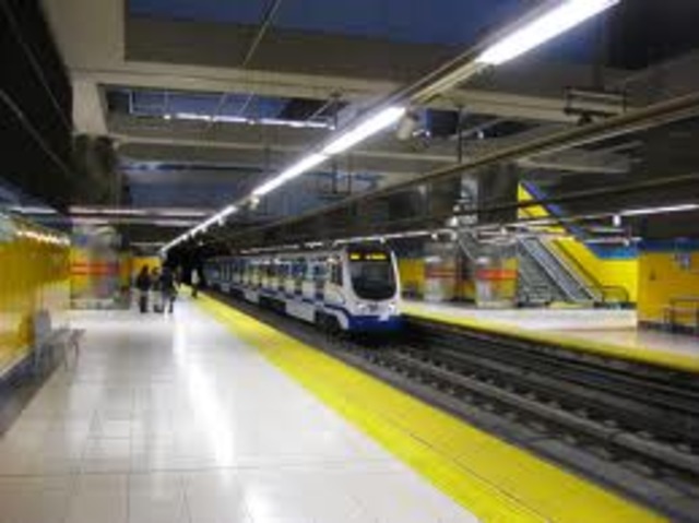 Atentado terrorista en el metro de Madrid resulta en 200 víctimas y casi 2 mil heridos.  También influye en la elección de un nuevo gobierno.