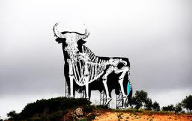 España entra en crisis económica que afecta a todos los países desarrollados.  La crisis resulta en tasa de desempleo que supera el 25%, rescate financiero y medidas de austeridad.