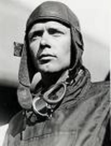Charles Linbergh Flies Solo