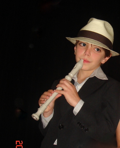 Luís Felipe interpreta Tom Jobim na festa de final do ano no CSL