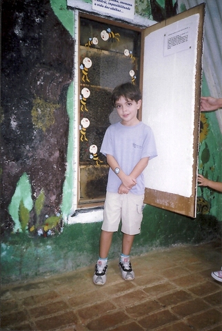 Visita de  Luís Felipe na "casa das abelhas"