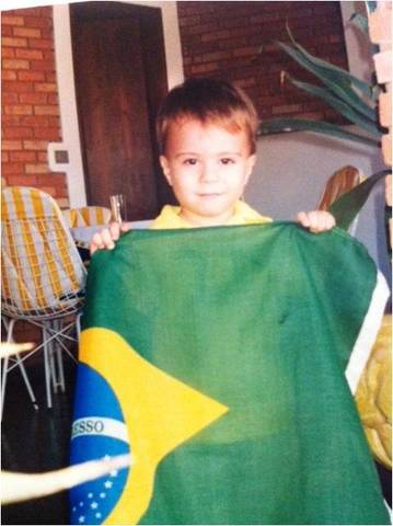 José Vitor na alegria de ver o Brasil jogar