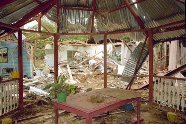 ataque a una base antinarcóticos en miraflores