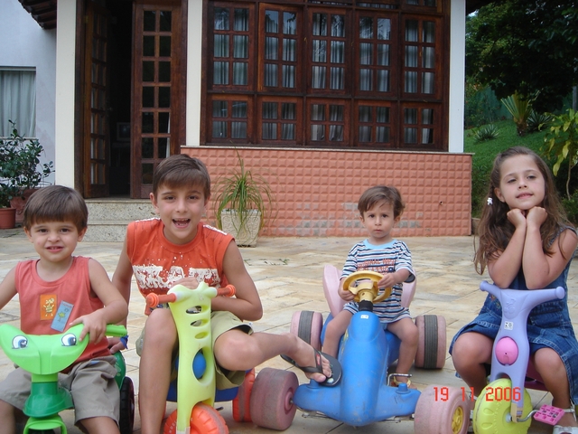 Eu brincando com os meus primos em JF