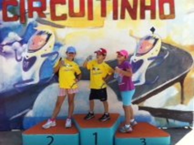 eu e meu irmão corremos o circuitinho