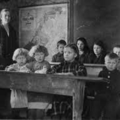 Timeline: Barns villkor i Sverige på 1900talet-skola