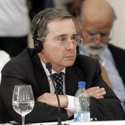Uribe Ataca de nuevo