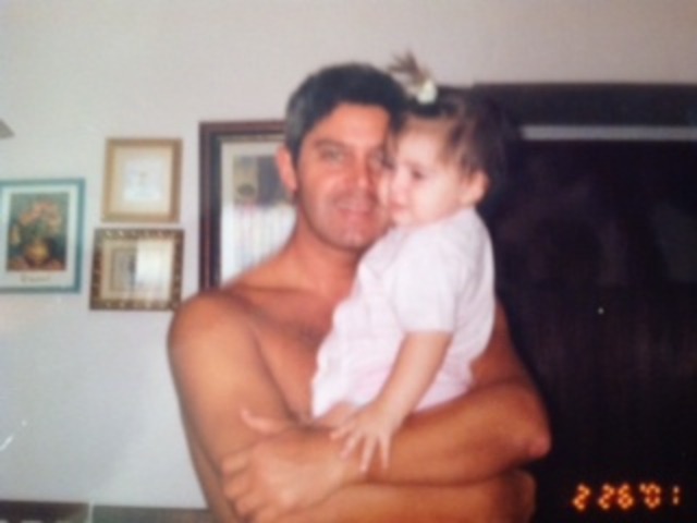 (Victória) Foto com o pai-1 ano