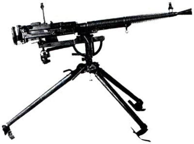 Maxin invents the machine gun