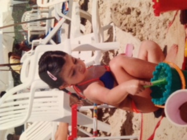 (Victória) Praia de Ubatuba- 3 anos