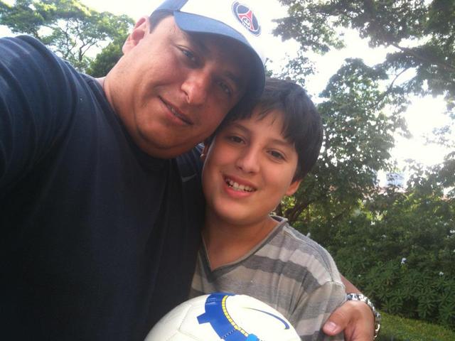 Jogando futebol com meu tio(marcos leme)