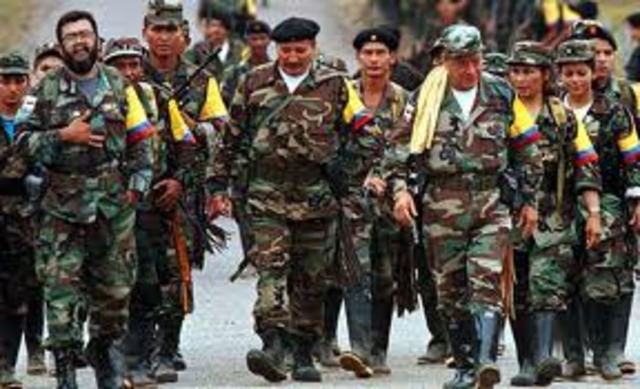 El Ejército Nacional de Colombia contra los campamentos guerrilleros de Marquetalia fallan en exterminar los enclaves (Operación Laso de Marquetalia).